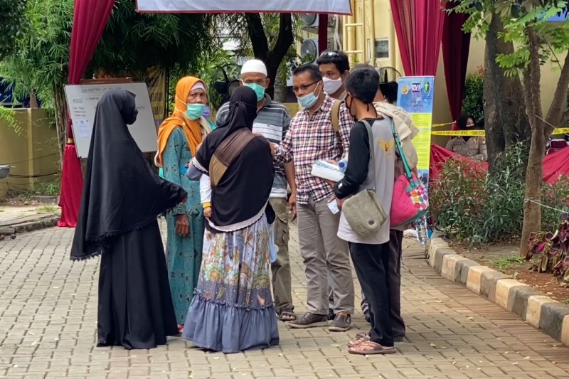 Lakukan tes DNA, keluarga inti mendatangi RS Polri