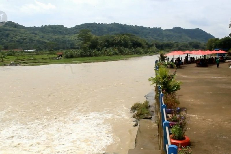 Pesona Jemur Indah di bantaran sungai Lukulo Kebumen