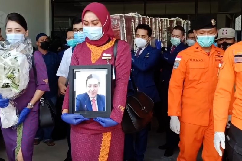 Jenazah pramugara Sriwijaya Air SJ-182 asal Bangka diserahkan kepada keluarga