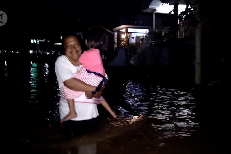 Sungai Bedadung meluap, Jember dikepung banjir
