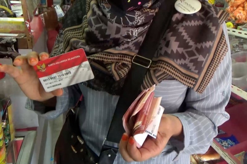950 Ribu KK di Padang dan Banda Aceh terima bansos