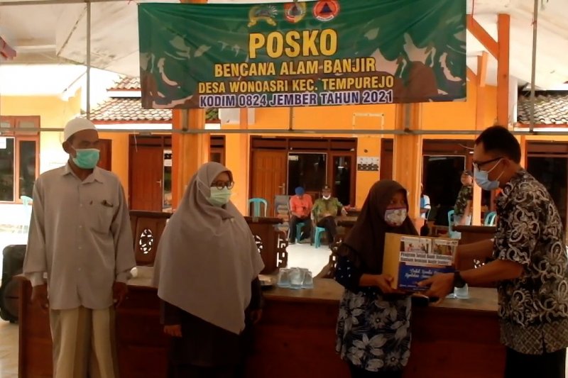 BI salurkan bantuan untuk korban banjir Wono Asri Jember
