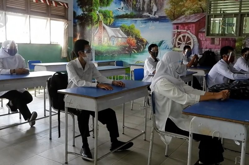 Pemprov Kalbar tunda sekolah tatap muka