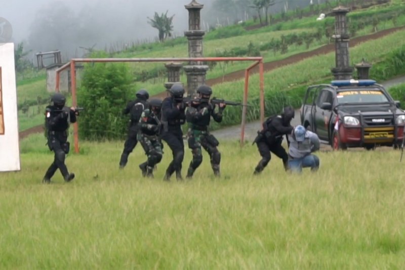 TNI-Polri simulasikan penanganan teroris