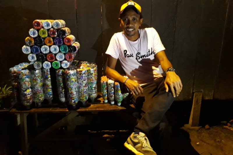 Georgie Manuhuwa, si pemburu sampah plastik di Ambon