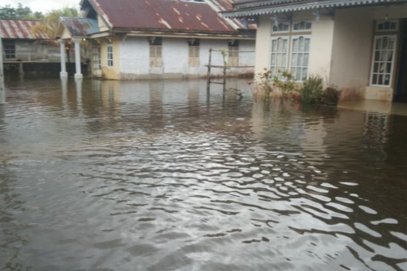 Tiga kecamatan di Kabupaten Sambas terendam banjir