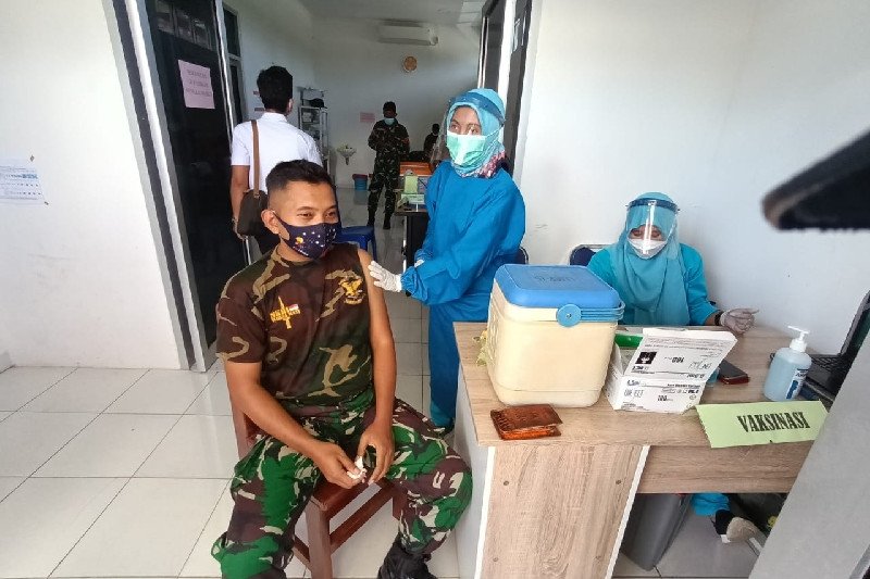 Satgas Yonif 312/KH mendukung vaksinasi COVID-19 di perbatasan RI-PNG