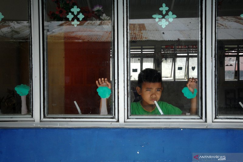 PENGUNGSI BANJIR MASIH BERTAHAN DI SEKOLAH