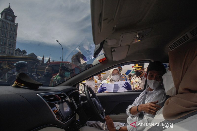 Berlibur ke Puncak, wisatawan dicek surat keterangan tes cepat antigen
