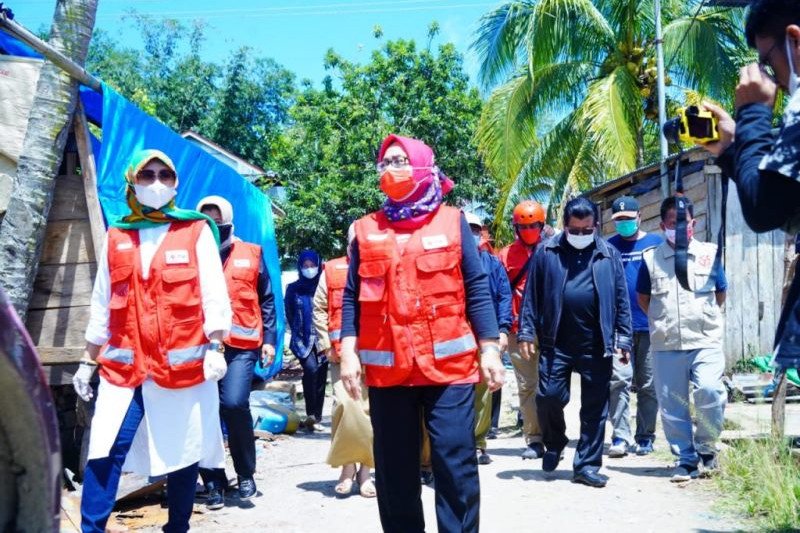 PMI Sulbar serahkan bantuan kebutuhan pengungsi korban gempa
