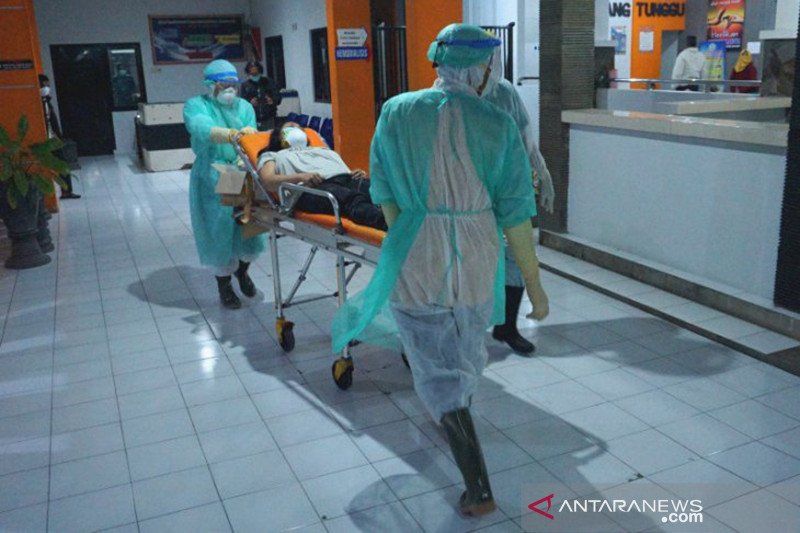 Perawat harus lebih cerdas dari virus agar tidak tertular