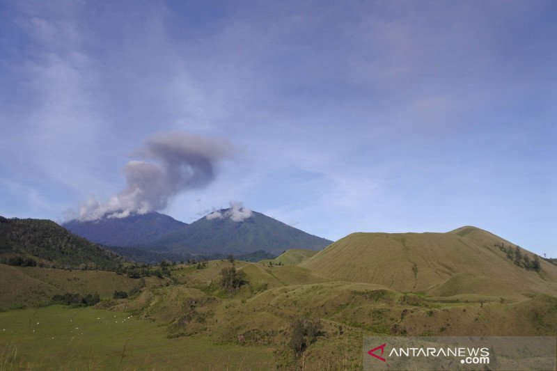 Gunung Raung kembali semburkan abu vulkanik