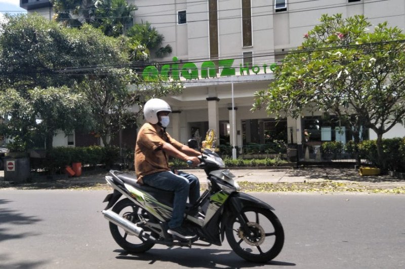 Dispar Mataram memastikan pemberian vaksin COVID-19 bagi karyawan hotel