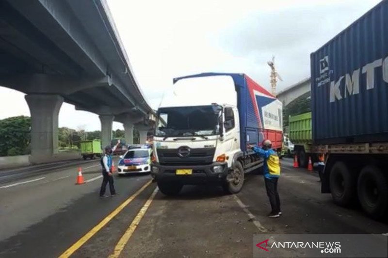 Jasa Marga memberlakukan contraflow di tol Japek arah Jakarta