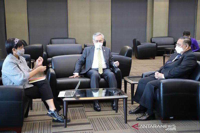 Bahas penyelesaian krisis politik, Menlu Retno bertemu menteri Myanmar