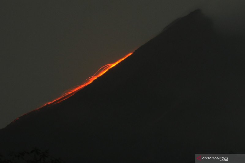 Guguran lava pijar Gunung Merapi