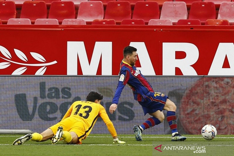 Gol dan “assist” Messi memenangkan Barcelona di Sevilla