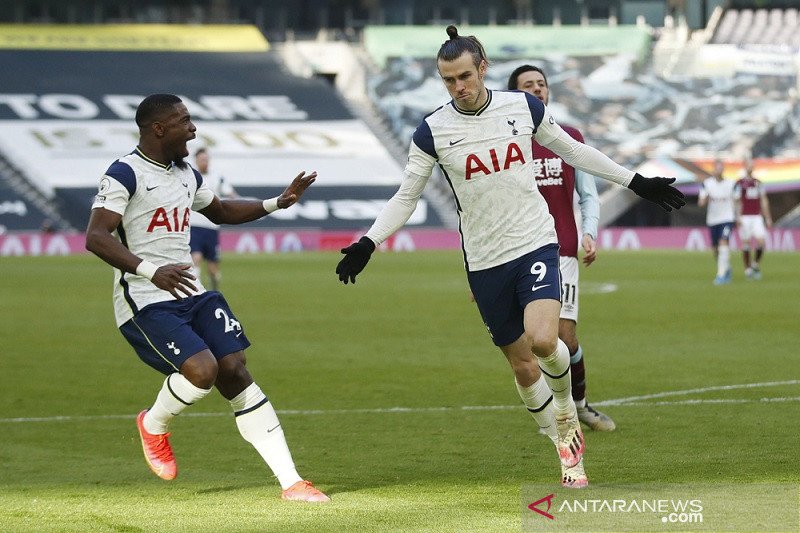 Liga Inggris-Gareth Bale gemilang saat Tottenham cukur Burnley 4-0