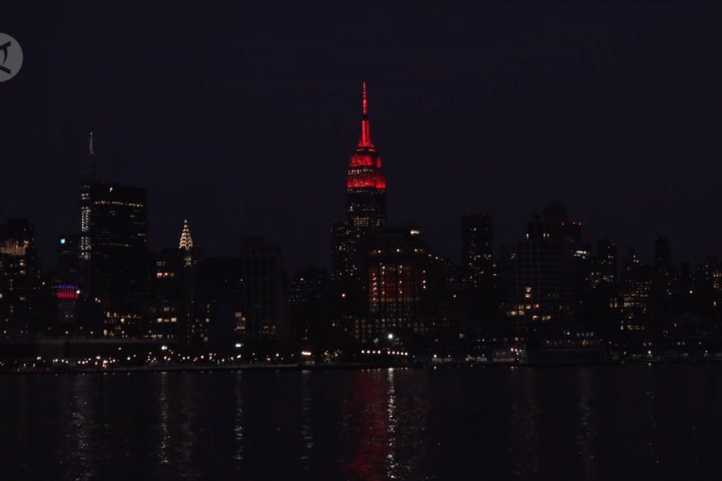 Rayakan Imlek, sederet bangunan terkenal di New York pancarkan cahaya merah