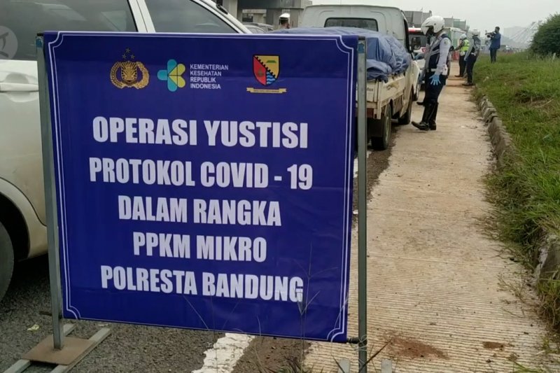 Polisi putar balik 500 kendaraan menuju Kabupaten Bandung