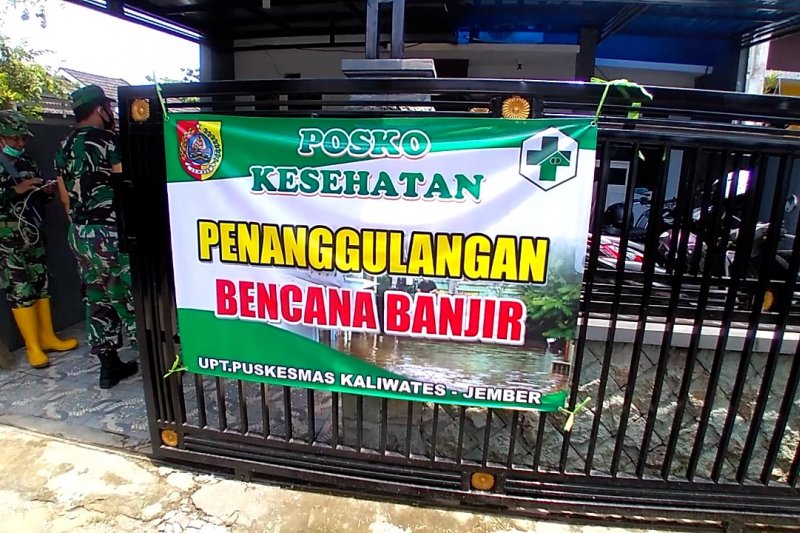 Pemkab Jember siagakan posko kesehatan di sejumlah lokasi banjir