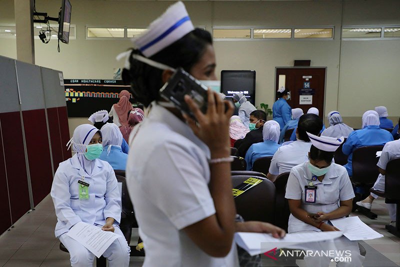 Penerima vaksinasi COVID-19 di Malaysia diberi sertifikat
