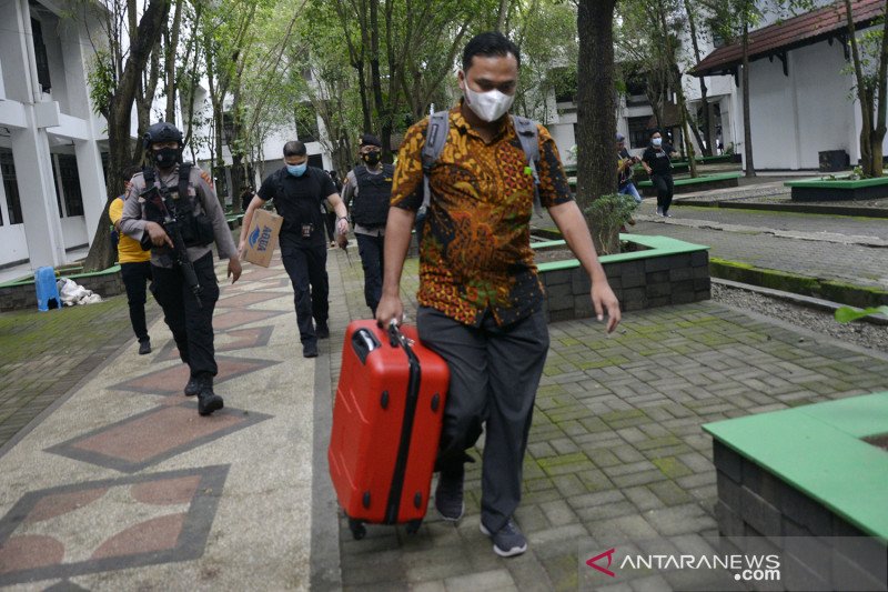 KPK geledah kantor Gubenur Sulsel