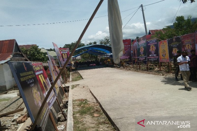 Pelayat terus berdatangan ke rumah duka Briptu Herlis korban MIT Poso