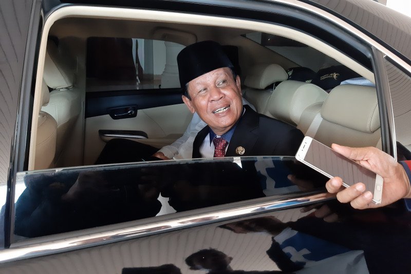 Pihak mantan Gubernur Kepri membantah enggan kembalikan mobil dinas