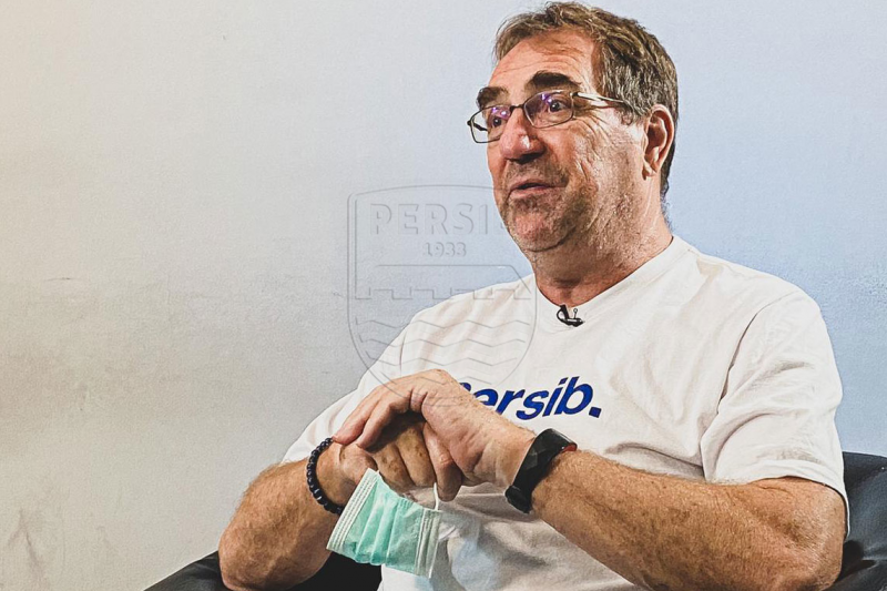 Robert Alberts imbau Bobotoh dukung Persib dari rumah