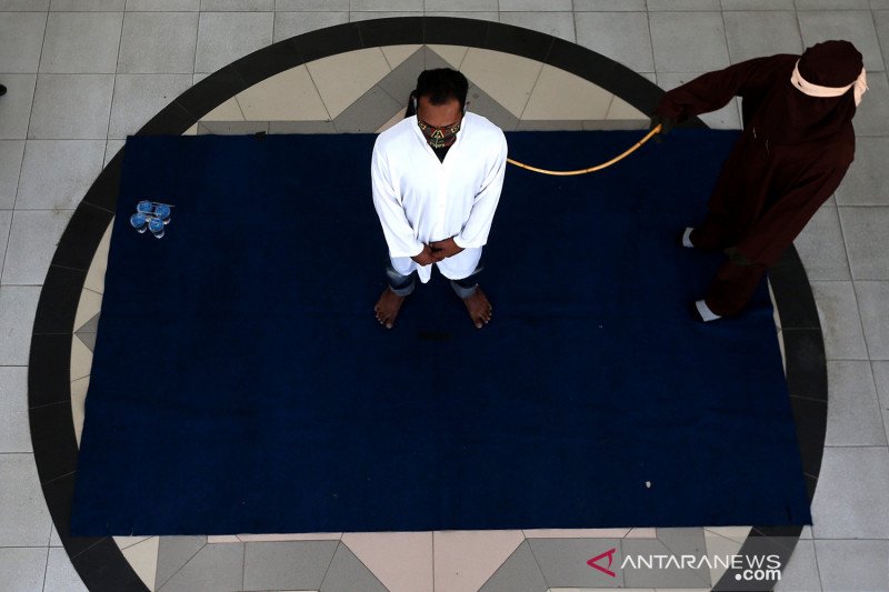 Hukuman cambuk saat pandemi COVID-19 di Banda Aceh