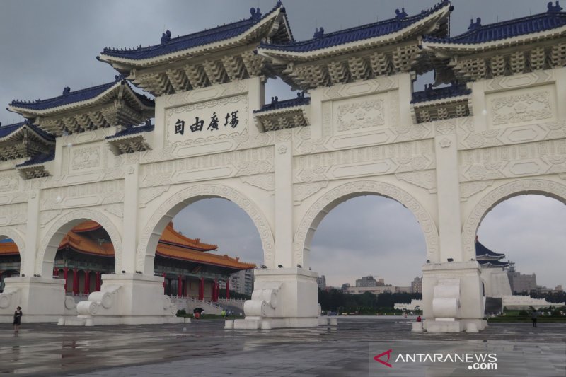 Tiga pekerja kaburan di Taiwan dipulangkan ke Indonesia