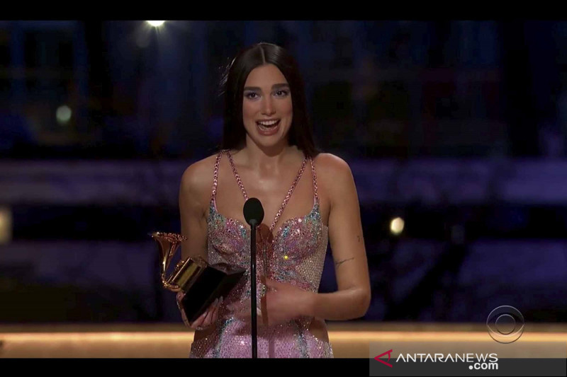 Penyanyi Dua Lipa sabet Grammy Awards kategori