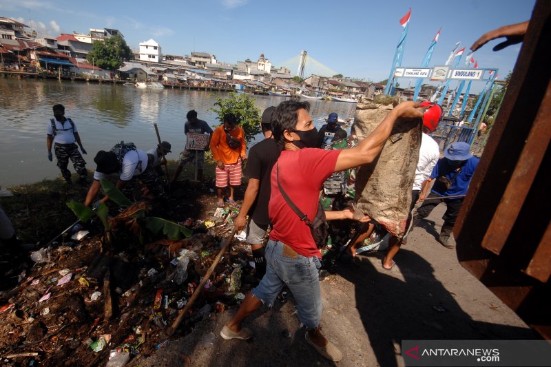 AKSI BERSIH SUNGAI LANTAMAL VIII MANADO