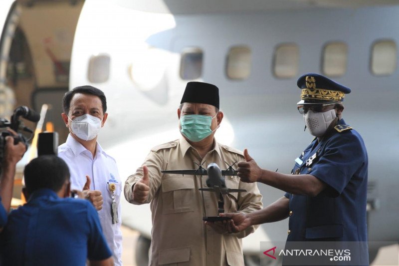 Menhan Prabowo serahkan pesawat buatan PT DI ke AU Senegal