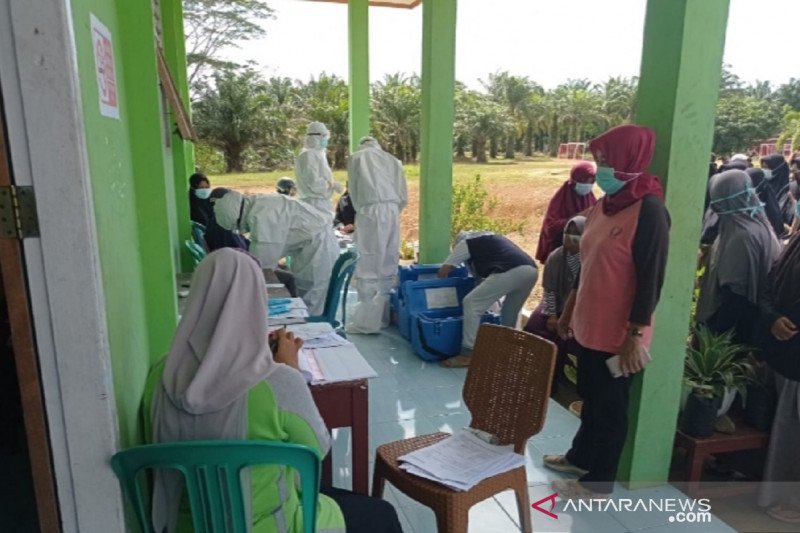 Ratusan santri di Mukomuko ikuti tes usap
