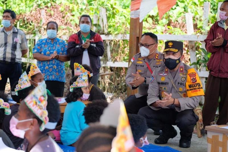 Program Pi Ajar Polri berikan pendidikan generasi muda Papua