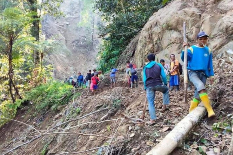 Desa terisolir di Mamuju mulai dilintasi roda dua