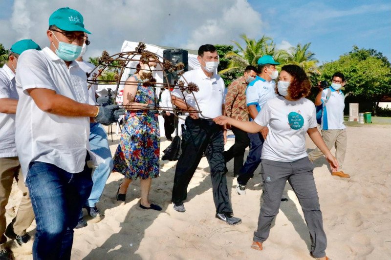 Ajak dubes transplantasi terumbu karang, Luhut promosi program PEN