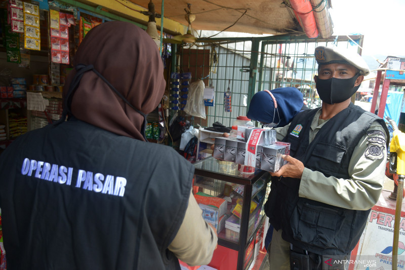 Operasi pasar rokok ilegal