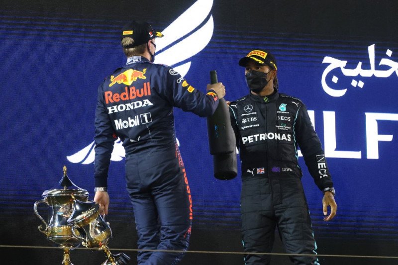 Limit trek selamatkan Lewis Hamilton di GP Bahrain