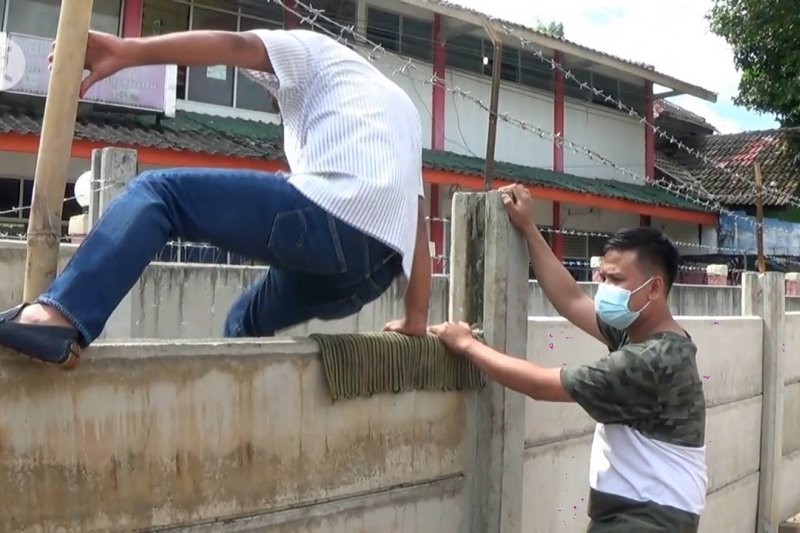Pemkot Tangerang putuskan bongkar dinding pembatas lahan