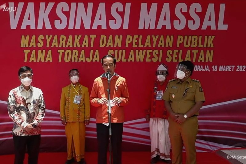 Presiden meninjau vaksinasi di Puskesmas Ge'tengan Toraja