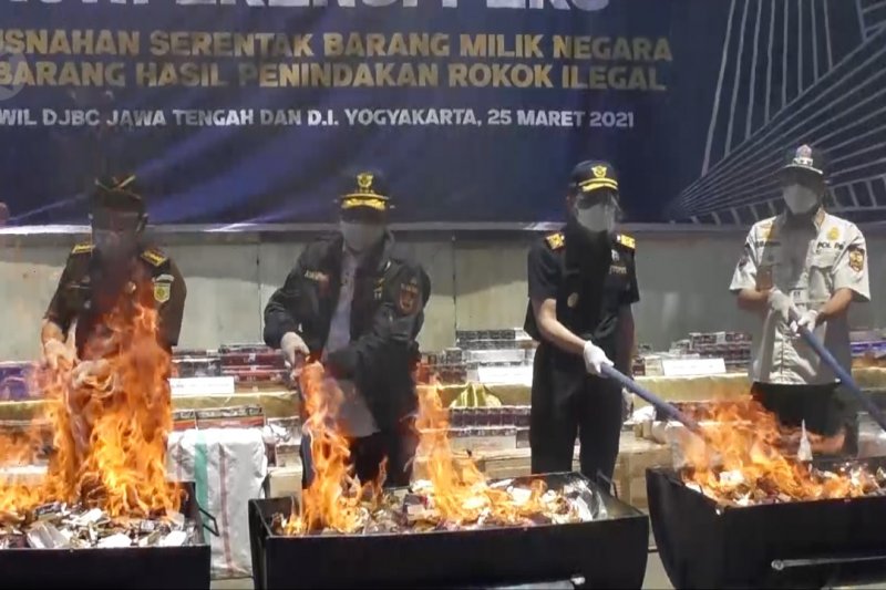Bea cukai Jateng-DIY musnahkan 25,6 juta rokok ilegal