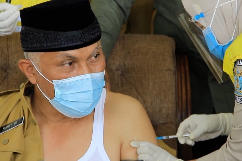 Jumlah vaksin kurang, baru 5.229 orang di Sumbar ikut vaksinasi tahap 2
