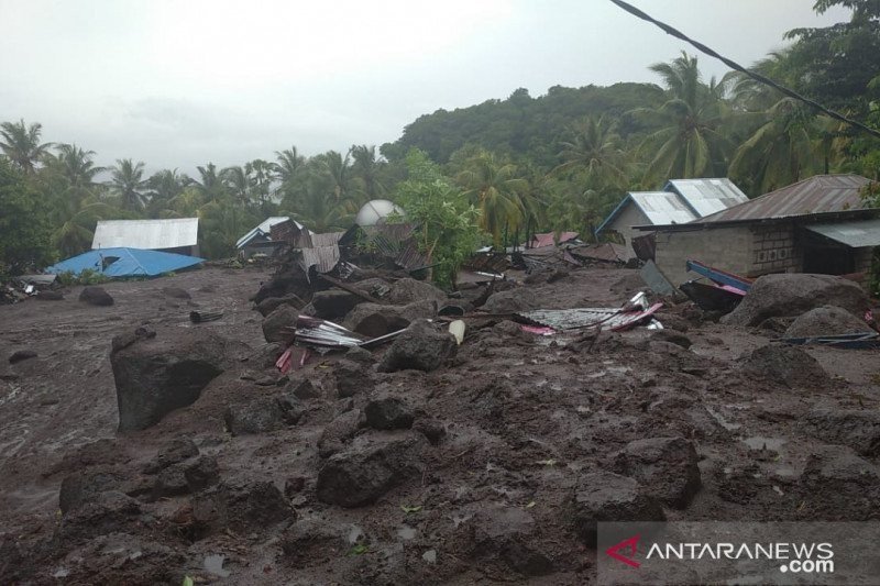 62 orang dilaporkan meninggal akibat banjir bandang di Flores Timur NTT