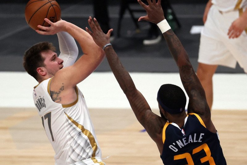 30 poin Luka Doncic antar Mavericks tundukkan Jazz 111-103
