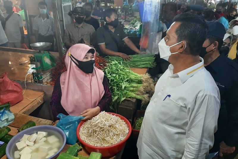 Satgas COVID-19 Kepri siap bantu masker pedagang pasar tradisional