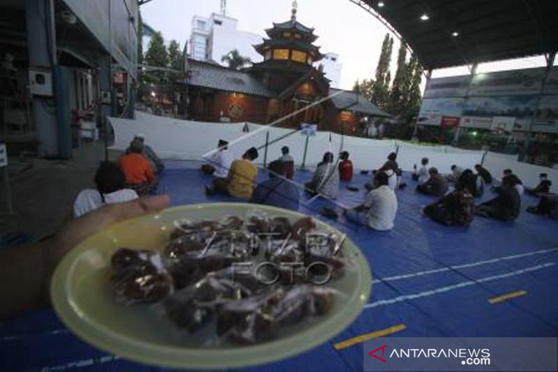 Buka Puasa Di Masjid Cheng Ho Surabaya