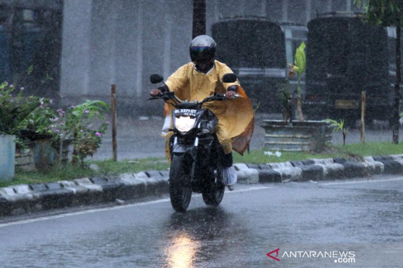 Hujan diprakirakan turun sebagian wilayah di Indonesia